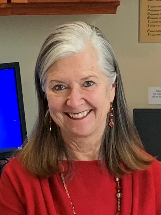 Lynn Headshot 2022 Website